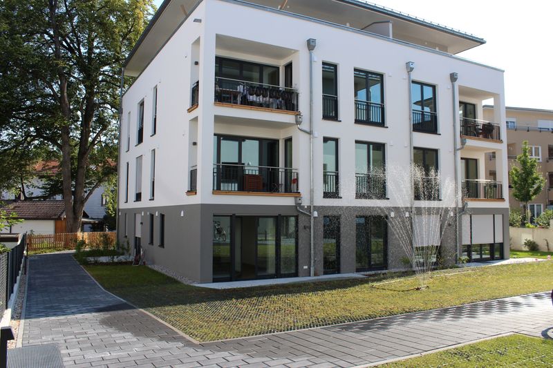 Moderne 2-Zimmer-Erdgeschosswohnung mit Einbauküche und Terrasse